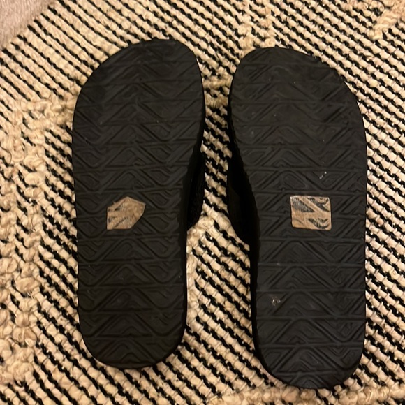 Black flip flops - Picture 2 of 2